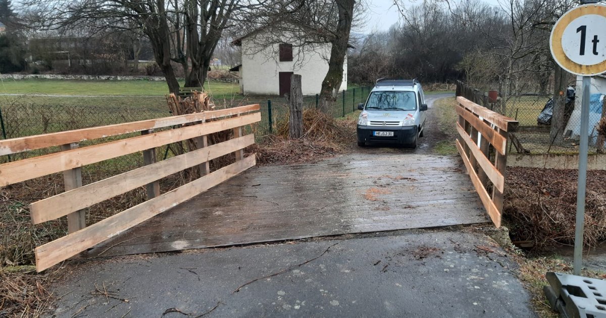 Brücke über den Bachlauf „Treisbach“ Startseite