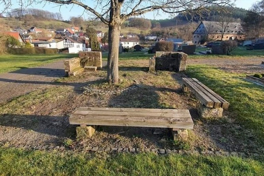 Fr&uuml;hjahrsputz auf dem Friedhof Jesberg