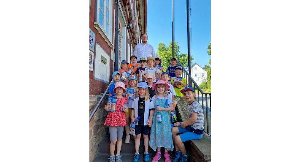 Besuch der Vorschulkinder des Kindergartens Hand in Hand bei B&uuml;rgermeister Heiko Manz im Rathaus Jesberg