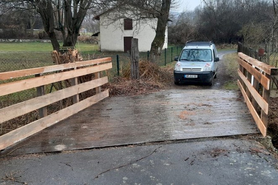 Br&uuml;cke &uuml;ber den Bachlauf &bdquo;Treisbach&ldquo;