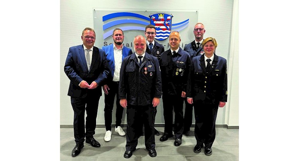 Feuerwehrfrauen und Feuerwehrm&auml;nner aus Borken, Wabern Homberg und Jesberg f&uuml;r langj&auml;hrigen aktiven Dienst ausgezeichnet