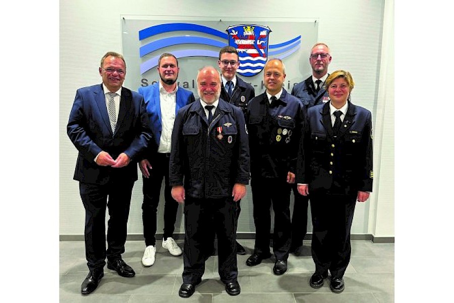 Feuerwehrfrauen und Feuerwehrm&auml;nner aus Borken, Wabern Homberg und Jesberg f&uuml;r langj&auml;hrigen aktiven Dienst ausgezeichnet