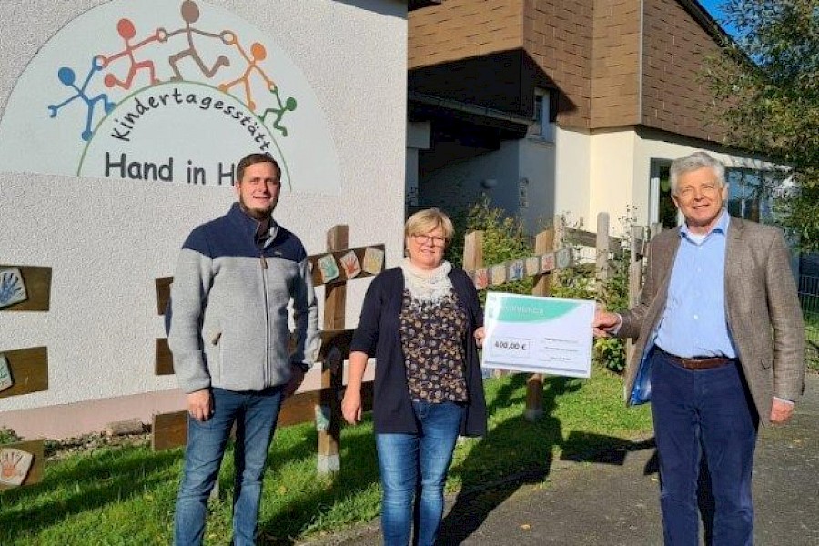 Spenden&uuml;bergabe aus Rebhuhn-Projekt