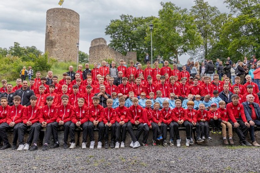 Tag der JSG Neuental-Jesberg-Bad Zwesten-Urfftal auf der Burg Jesberg - Ein Tag voller Sport, Gemeinschaft und Begeisterung