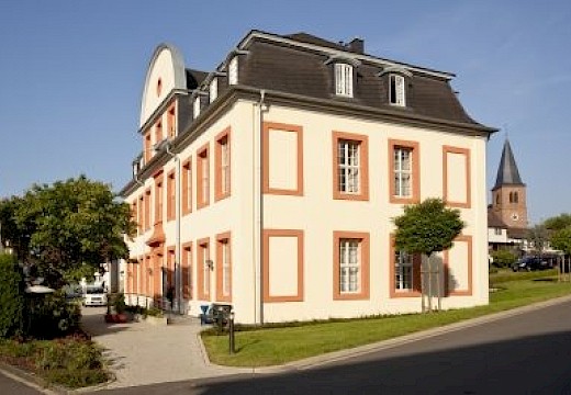 Barockschl&ouml;sschen von der Seite